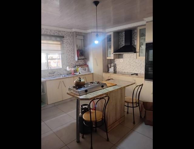 4 BEDROOM HOUSE FOR SALE IN GELUKSDAL